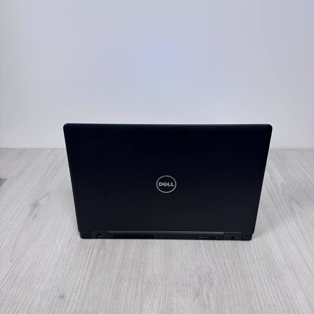 Ноутбук Dell Latitude 5580 / 15.6" (1366x768) TN / Intel Core i5-7300U (2 (4) ядра по 2.6 - 3.5 GHz) / 8 GB DDR4 / 128 GB SSD / Intel HD Graphics 620 / WebCam - Зображення 3
