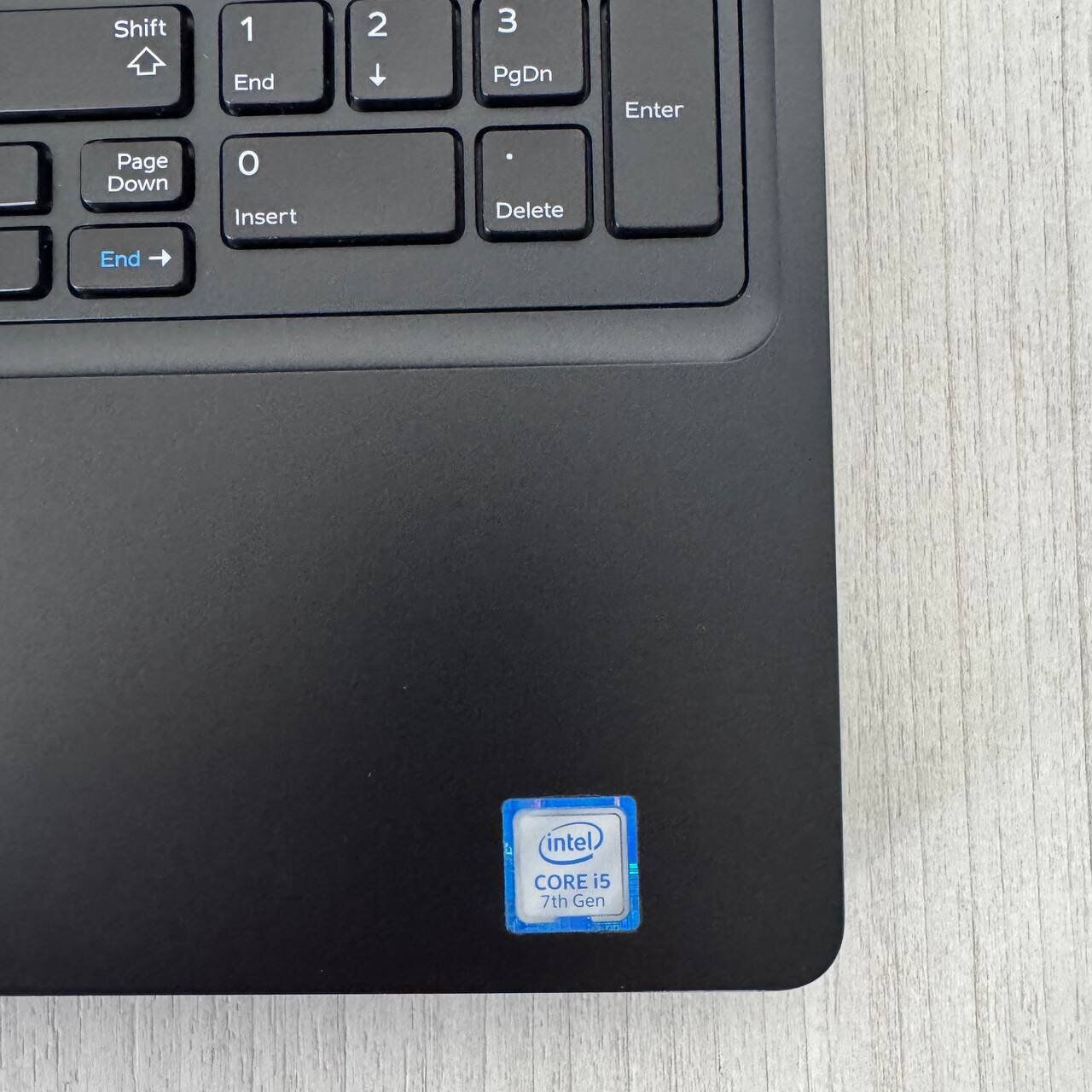 Ноутбук Dell Latitude 5580 / 15.6" (1366x768) TN / Intel Core i5-7300U (2 (4) ядра по 2.6 - 3.5 GHz) / 8 GB DDR4 / 128 GB SSD / Intel HD Graphics 620 / WebCam - Зображення 9