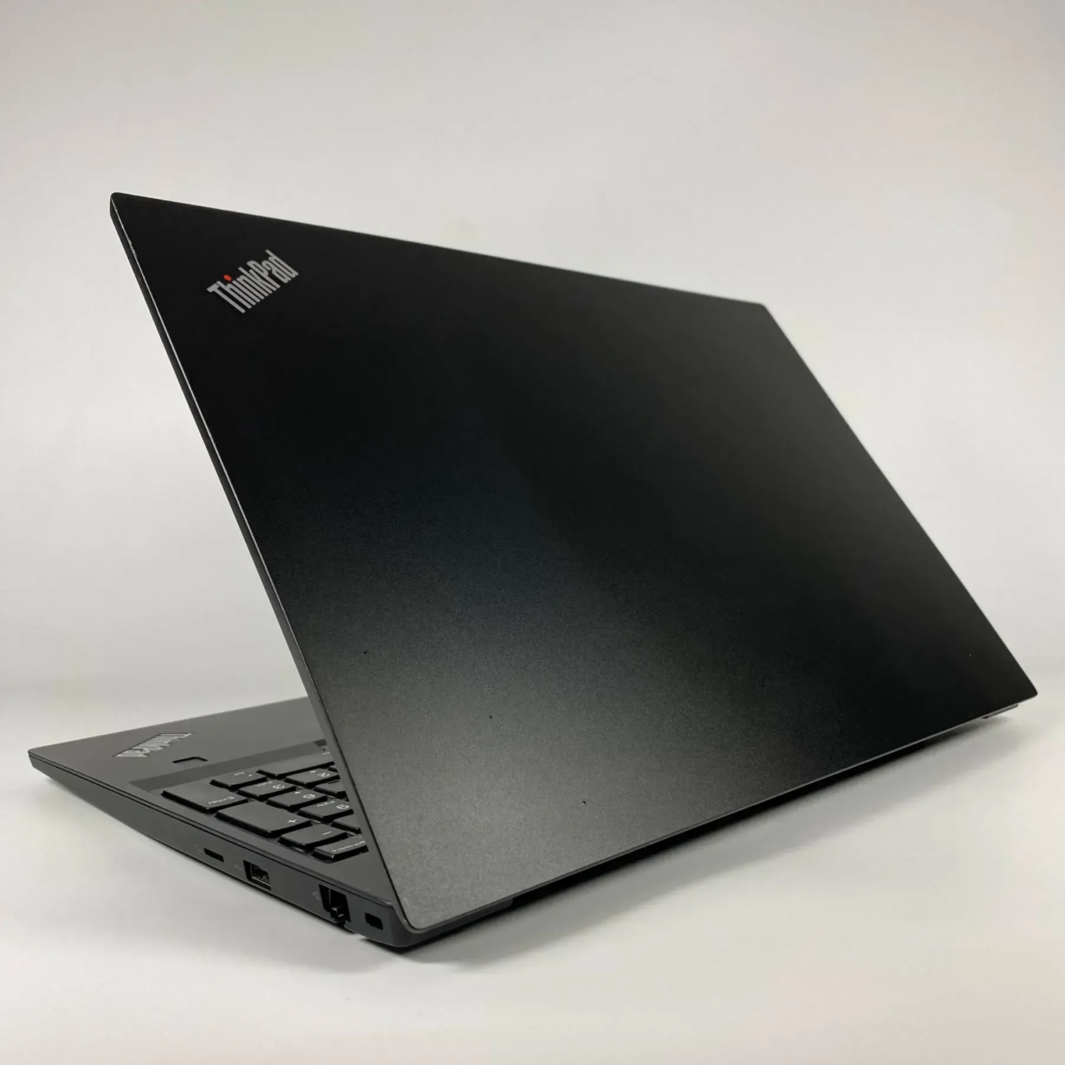 Ноутбук Lenovo ThinkPad E580 / 15.6" (1920x1080) IPS / Intel Core i5-8250U (4 (8) ядра по 1.6 - 3.4 GHz) / 16 GB DDR4 / 256 GB SSD / Intel HD Graphics 620 / WebCam / TouchID - Зображення 6