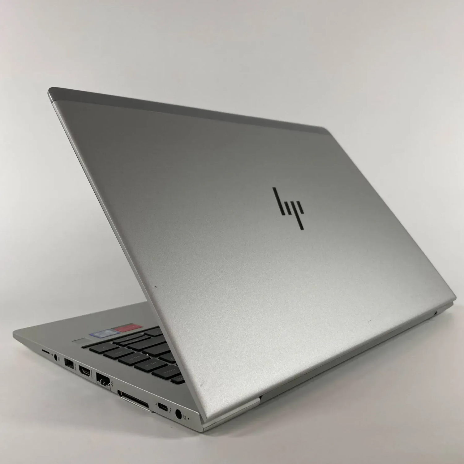 Ультрабук Б-клас HP EliteBook 840 G6 / 14" (1920x1080) IPS / Intel Core i5-8365U (4 (8) ядра по 1.6 - 4.1 GHz) / 16 GB DDR4 / 256 GB SSD / AMD Radeon 550X, 2 GB GDDR5, 128-bit / WebCam / Fingerprint - Зображення 7