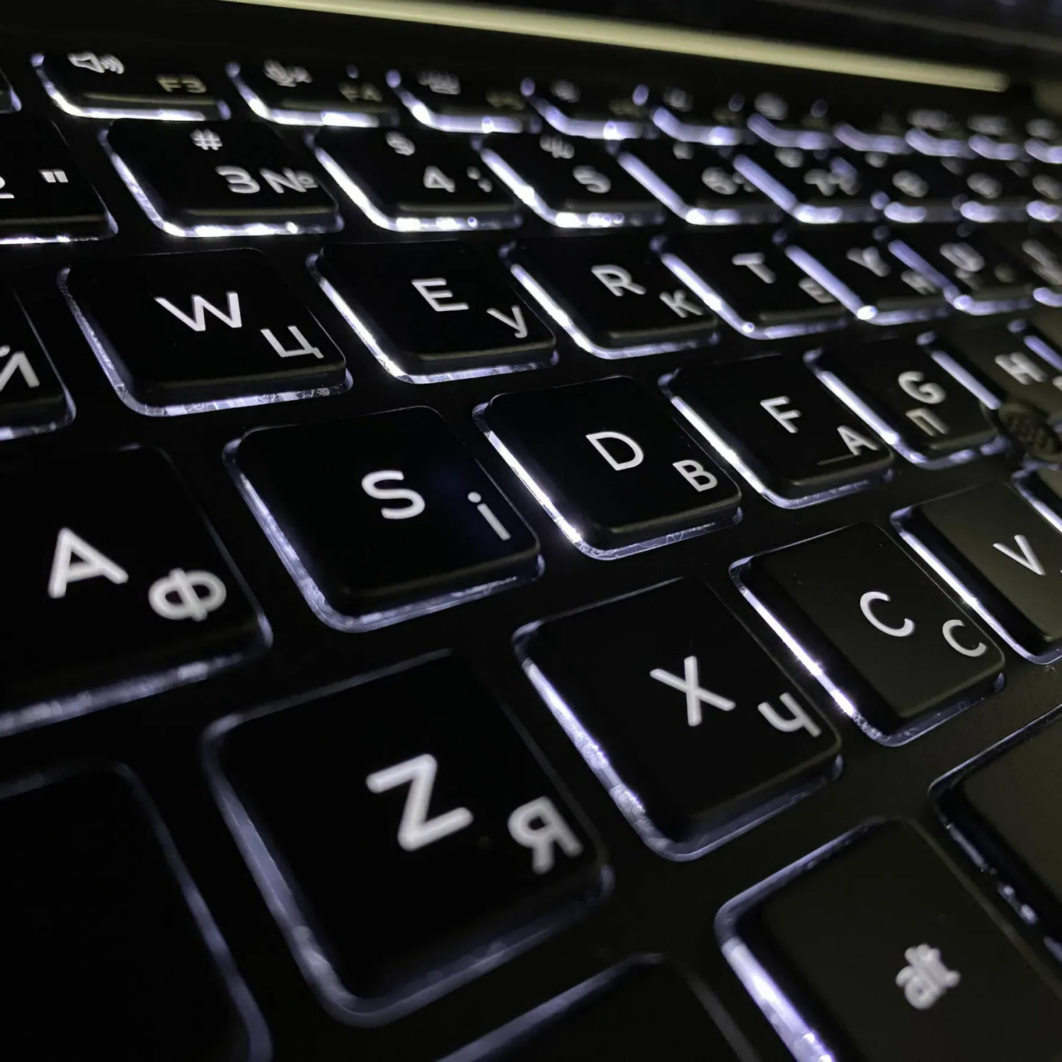 Ультрабук Dell Latitude 5400 / 14" (1920x1080) IPS / Intel Core i5-8365U (4 (8) ядра по 1.6 - 4.1 GHz) / 16 GB DDR4 / 256 GB SSD / Intel UHD Graphics / WebCam / SIM / HDMI - Зображення 13