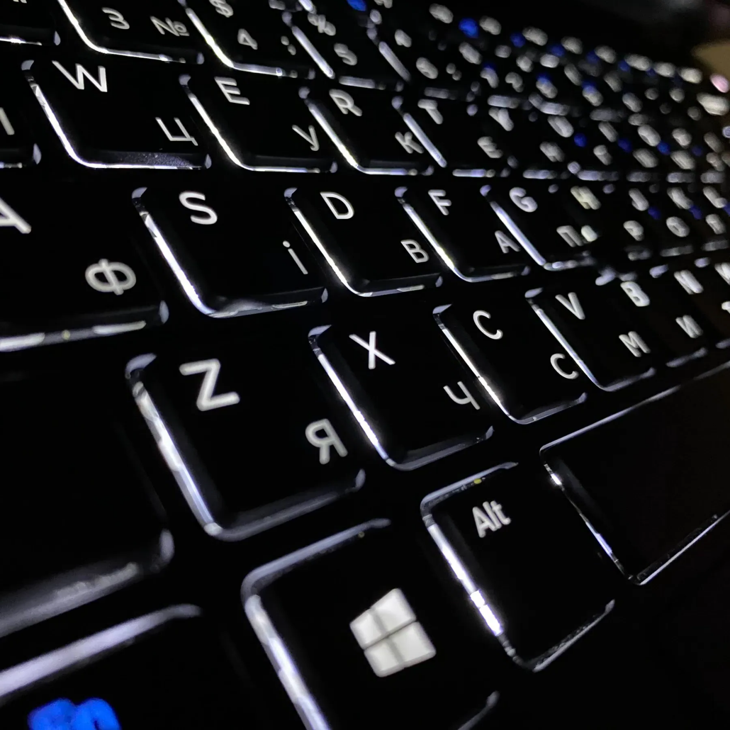 Ультрабук Dell Latitude 5490 / 14" (1920x1080) IPS Touch / Intel Core i5-8250U (4 (8) ядра по 1.6 - 3.4 GHz) / 16 GB DDR4 / 256 GB SSD / Intel UHD Graphics 620 / WebCam / HDMI - Зображення 6