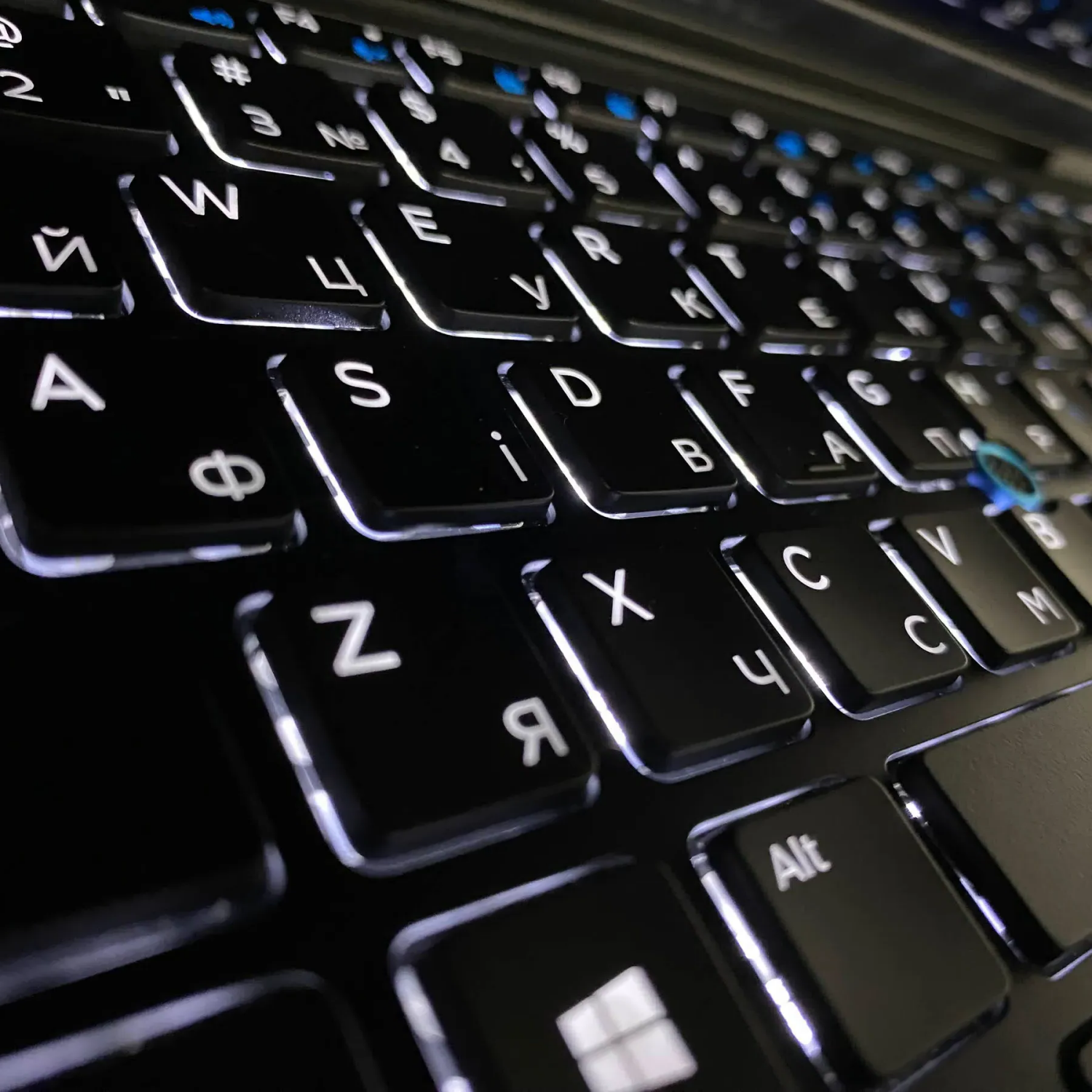 Ультрабук Dell Latitude 5490 / 14" (1920x1080) IPS Touch / Intel Core i5-8250U (4 (8) ядра по 1.6 - 3.4 GHz) / 16 GB DDR4 / 256 GB SSD / Intel UHD Graphics 620 / WebCam / HDMI - Зображення 13