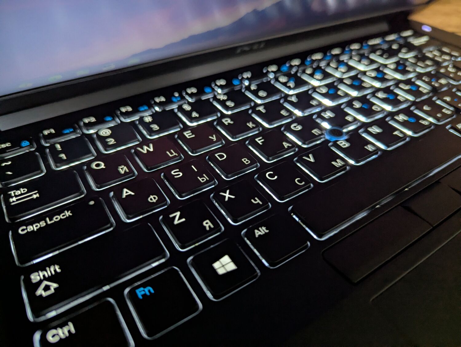 Ультрабук Dell Latitude 7480 / 14" (1366x768) TN / Intel Core i5-7300U (2 (4) ядра по 2.6 - 3.5 GHz) / 16 GB DDR4 / 256 GB SSD / Intel HD Graphics 620 / WebCam / Windows 10 - Зображення 6