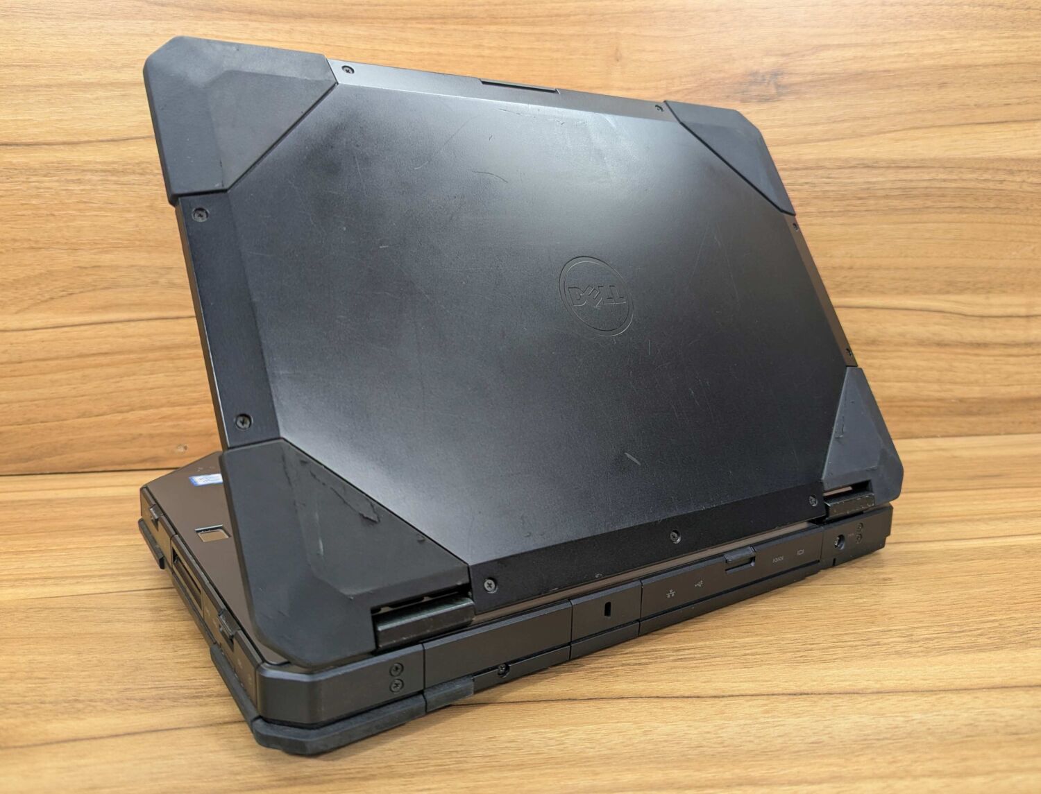 Захищений ноутбук Dell Latitude 14 Rugged 5414 / 14" (1920x1080) IPS Touch / Intel Core i5-6300U (2 (4) ядра по 2.4 - 3.0 GHz) / 8 GB DDR4 / 240 GB SSD / Intel HD Graphics 520 / HDMI / Windows 10 - Зображення 7